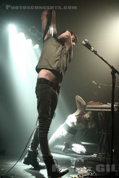 HANDSOME FURS - 2009-02-11 - PARIS - Point Ephemere - Dan Boeckner